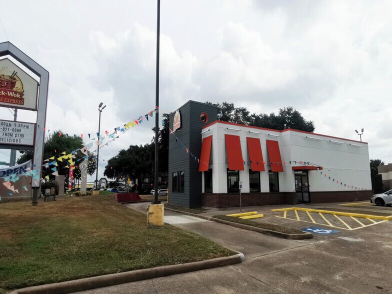 5854 Highway 6 N, Houston, TX à louer - Photo du bâtiment - Image 1 de 3