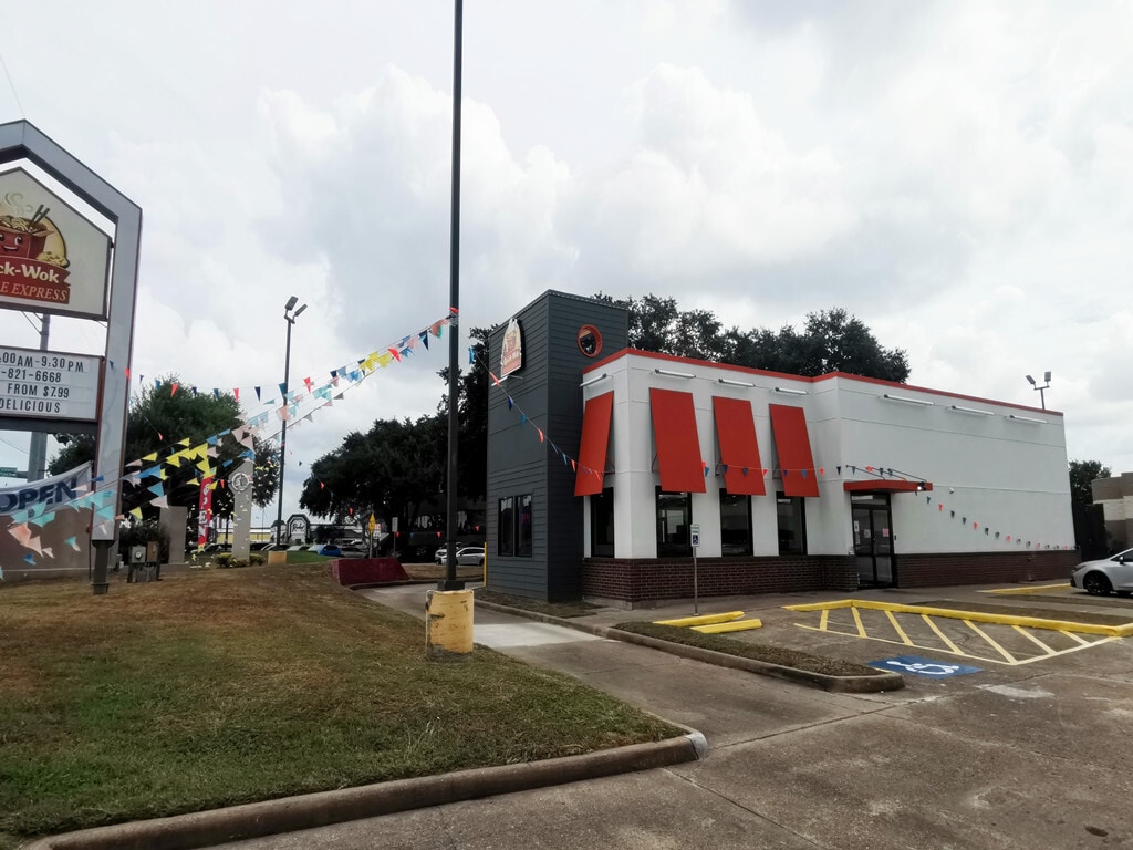 5854 Highway 6 N, Houston, TX for lease Building Photo- Image 1 of 4