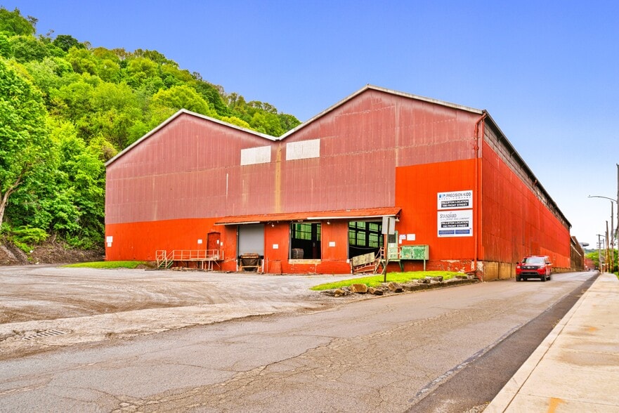 100 Front St, New Brighton, PA for lease - Building Photo - Image 3 of 17
