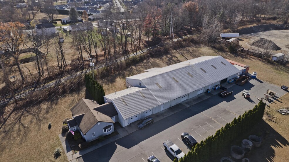 16 Arthur St, Easthampton, MA for sale - Aerial - Image 3 of 55