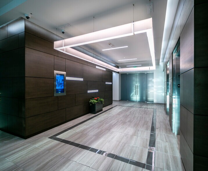 8731 Katy Fwy, Houston, TX à louer - Hall d’entrée - Image 3 de 13