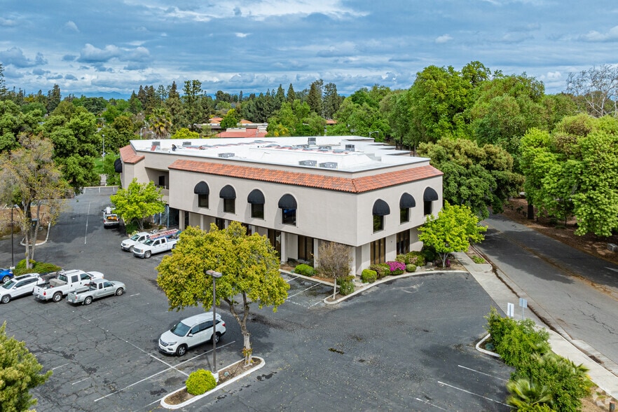 3120-3132 W Main St, Visalia, CA à louer - Aérien - Image 3 de 7