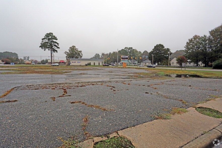 Ward Blvd, Wilson, NC à vendre - Photo du bâtiment - Image 3 de 4