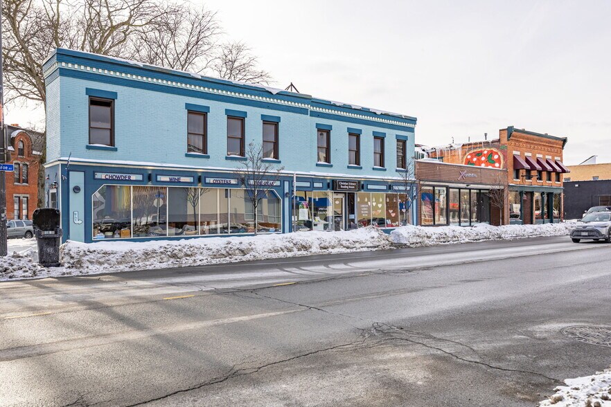 Mint Monroe portefeuille de 2 propriétés à vendre sur LoopNet.ca - Photo du bâtiment - Image 3 de 16