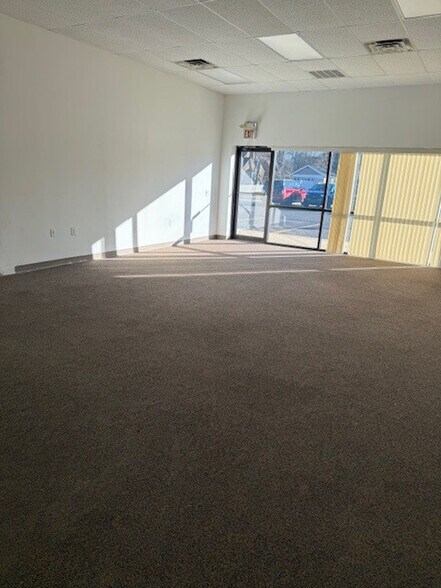 131 S Main St, Plainwell, MI à louer - Photo du bâtiment - Image 3 de 6