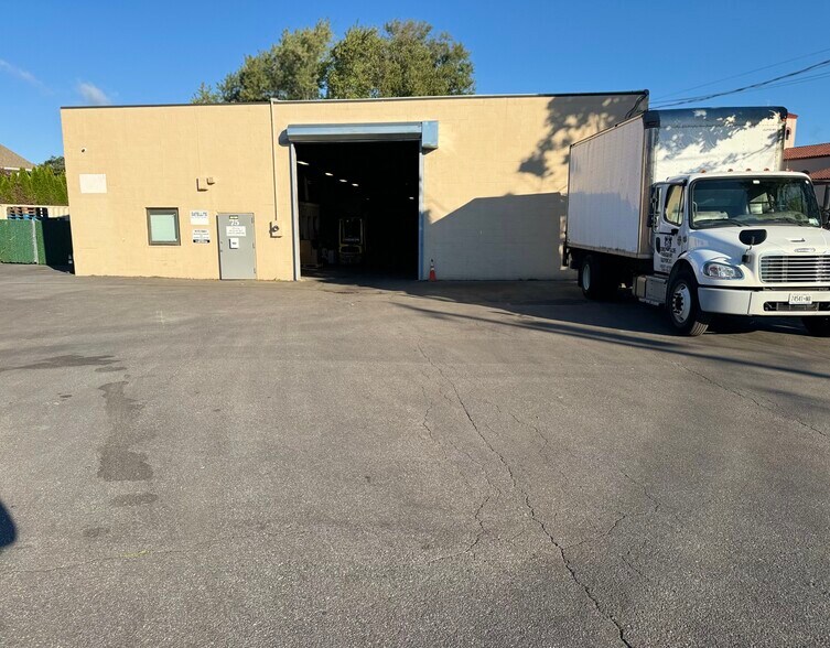 75 Montauk Highway Blue Point NY portefeuille de 2 propriétés à vendre sur LoopNet.ca - Photo du bâtiment - Image 2 de 6