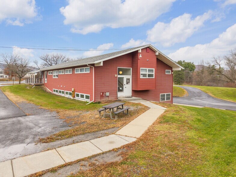4956 NY-30, Schoharie, NY à vendre - Photo principale - Image 1 de 47