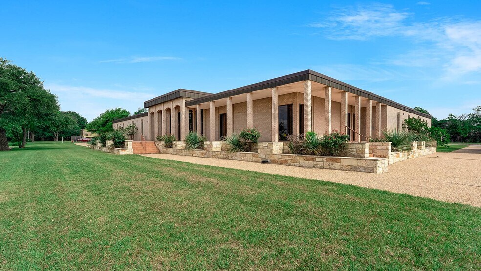 4604 Ben White Blvd E, Austin, TX à louer - Photo du bâtiment - Image 2 de 6