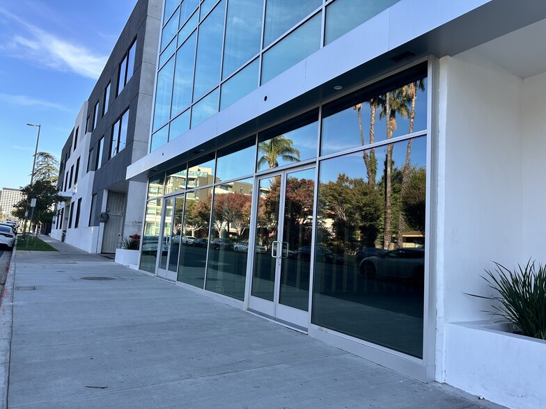 610 W Broadway, Glendale, CA for lease - Building Photo - Image 2 of 15