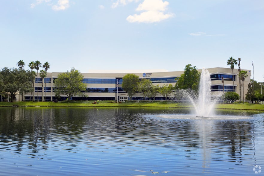 100 Paramount Dr, Sarasota, FL for lease - Building Photo - Image 3 of 13