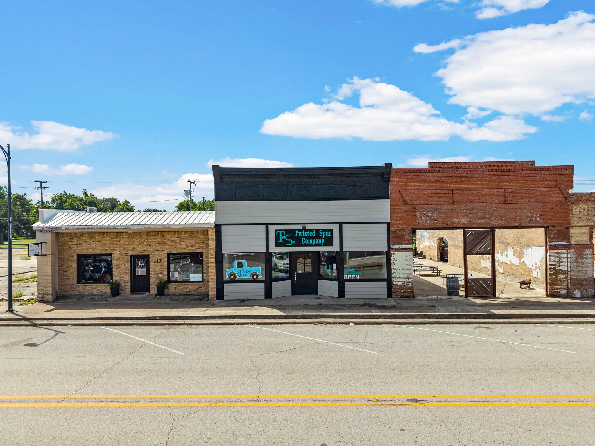 219 Ave C, Rosebud, TX for sale Primary Photo- Image 1 of 28