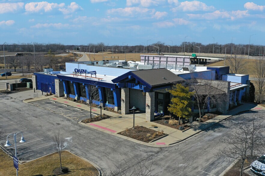 781 N Milwaukee Ave, Wheeling, IL à louer - Photo du bâtiment - Image 1 de 12