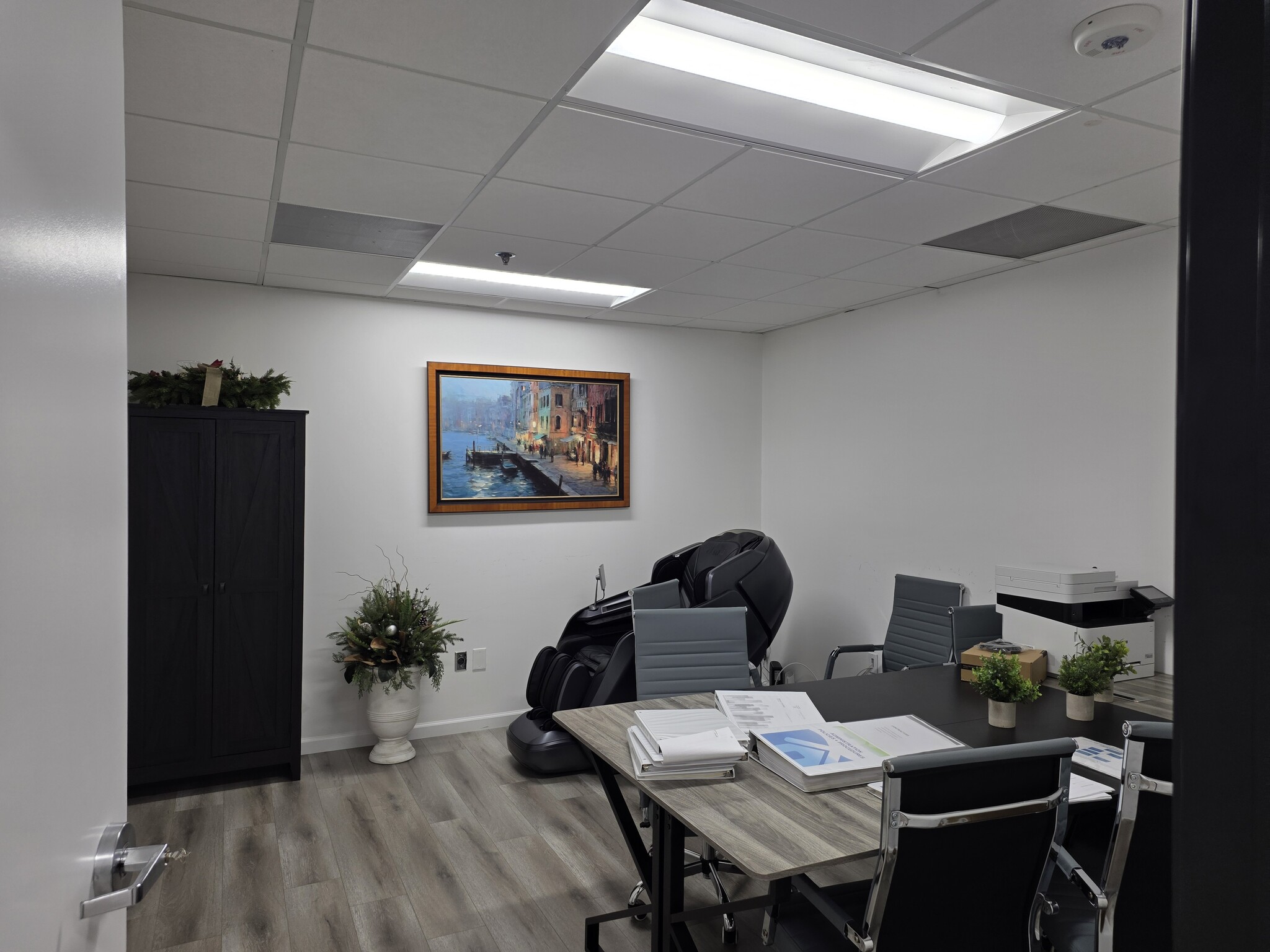 425 E Colorado St, Glendale, CA for lease Interior Photo- Image 1 of 13