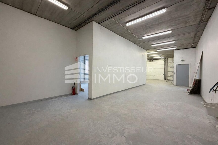 Flex in Champs Sur Marne for lease - Building Photo - Image 2 of 6