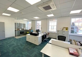 26 Market Sq, Westerham for lease Interior Photo- Image 1 of 5