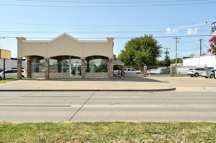 6308 NW 39th Expy, Bethany, OK for sale - Building Photo - Image 2 of 34