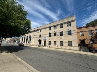 11 E Hawthorne Ave, Valley Stream, NY for lease - Building Photo - Image 2 of 4