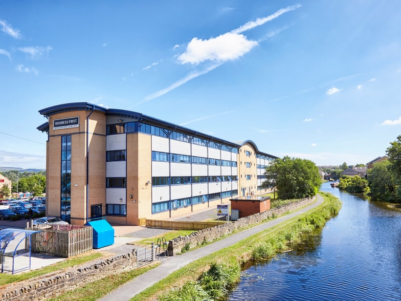 Liverpool Rd, Burnley à louer - Photo du bâtiment - Image 3 de 51