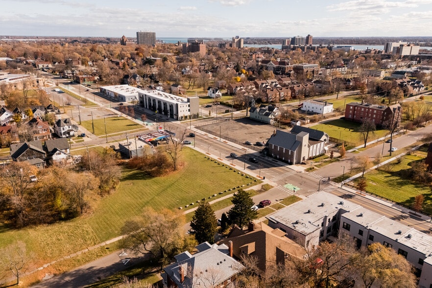 7319 Kercheval ave, Detroit, MI for sale - Primary Photo - Image 1 of 9