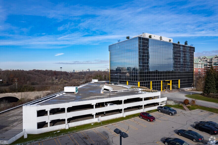 12 Concorde Pl, Toronto, ON à louer - Photo du bâtiment - Image 3 de 6