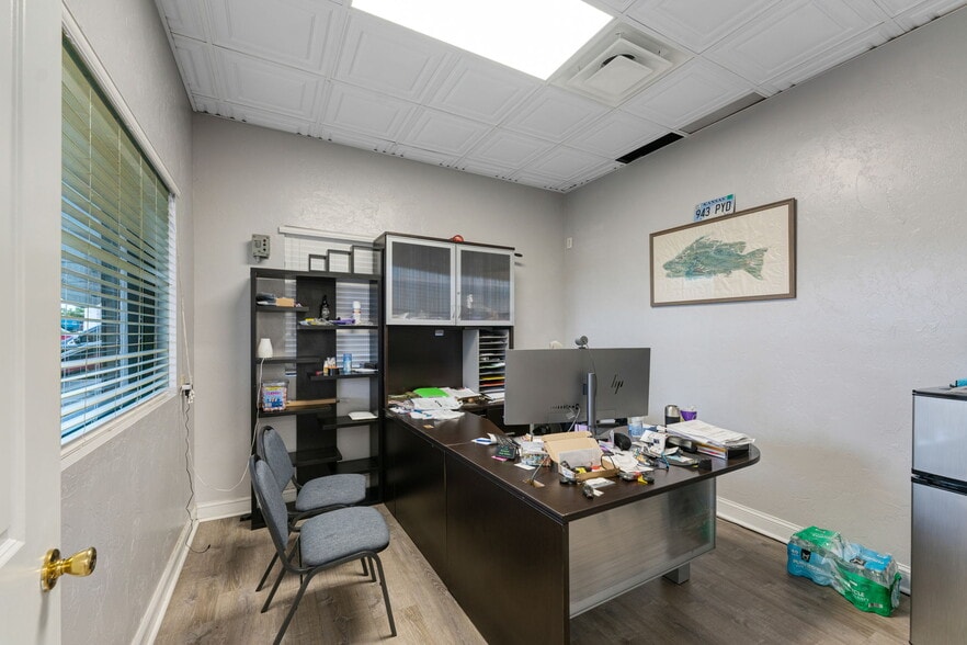 910 Cattlemen Rd, Sarasota, FL for lease - Interior Photo - Image 3 of 13