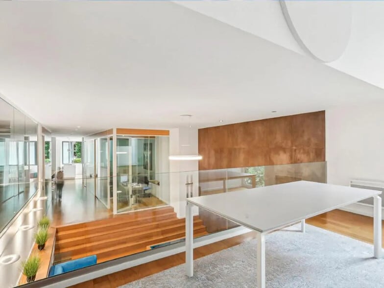 Retail in Courbevoie for sale - Interior Photo - Image 2 of 4