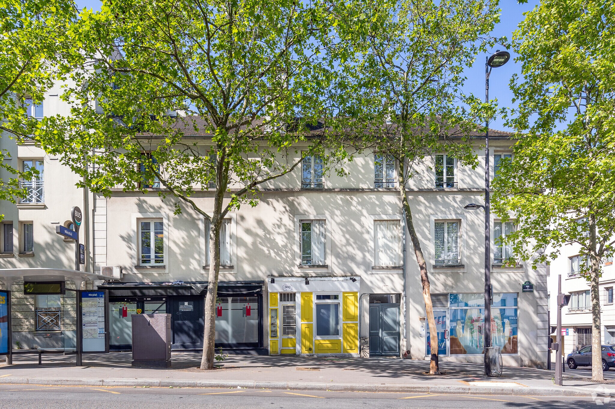 302 Rue De Charenton, Paris for sale Primary Photo- Image 1 of 3