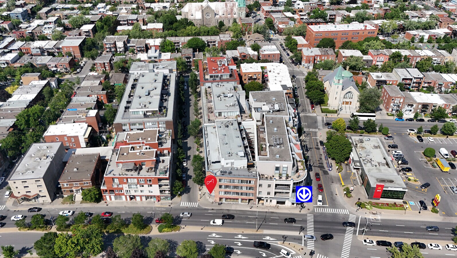 7345 Boul Saint-Laurent, Montréal, QC H2R 1W6 - Unit RDC -  - Interior Photo - Image 1 of 13