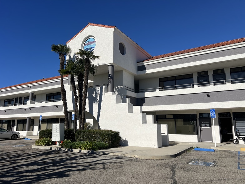 1555 W 5th St, Oxnard, CA for lease - Primary Photo - Image 1 of 4
