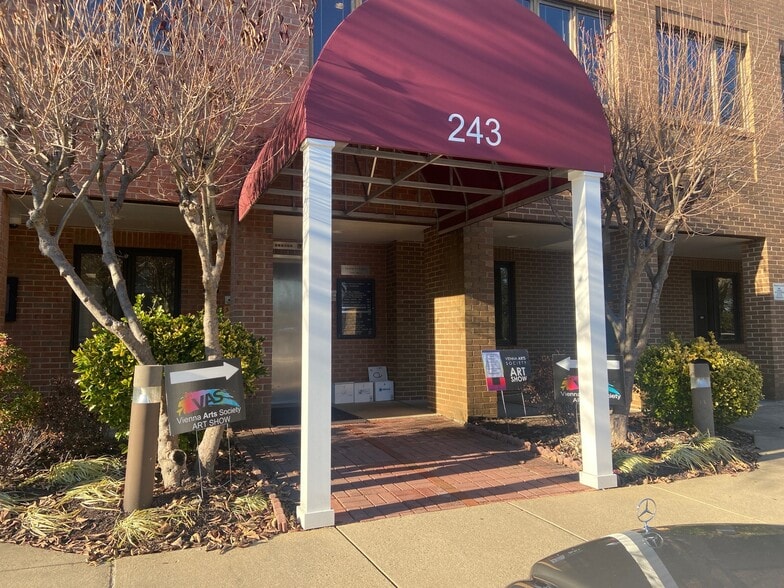 243 Church St, Vienna, VA for lease - Building Photo - Image 2 of 17