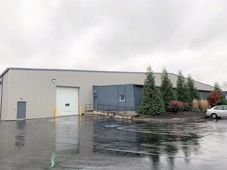 711 Gibson Blvd, Harrisburg, PA à louer - Photo du bâtiment - Image 2 de 7