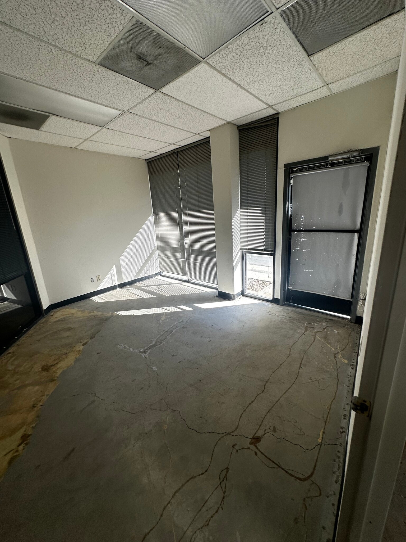 15500 Erwin St, Van Nuys, CA à louer Photo intérieure- Image 1 de 5