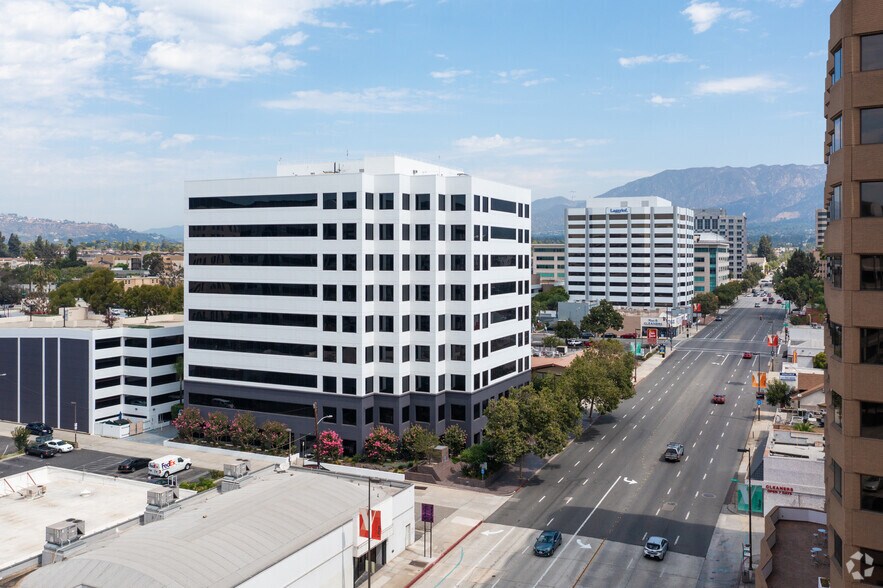 35 N lake Ave, Pasadena, CA à louer - Photo du bâtiment - Image 2 de 6