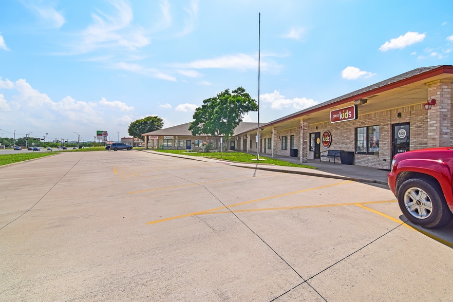 3901 E Stan Schlueter Loop, Killeen, TX à louer - Photo du bâtiment - Image 3 de 14