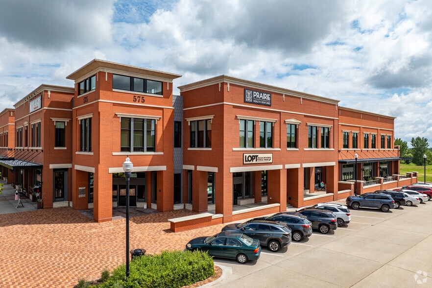 575 Fallbrook Blvd, Lincoln, NE for lease - Primary Photo - Image 1 of 25