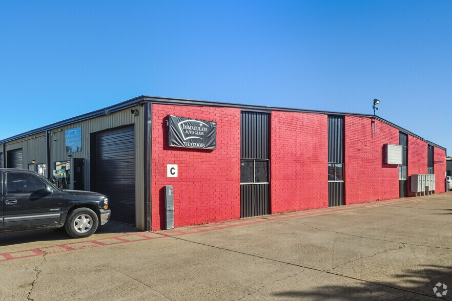 9125 Airport Blvd, Houston, TX à louer - Photo du bâtiment - Image 2 de 7