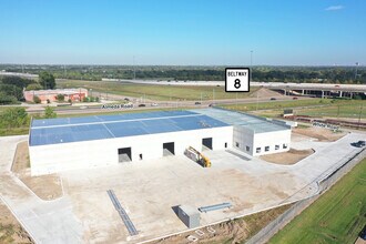 6 White Rd, Houston, TX for lease Interior Photo- Image 1 of 2