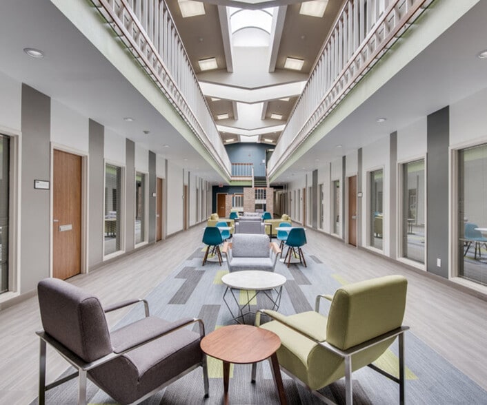 9304 Forest Ln, Dallas, TX for lease - Lobby - Image 3 of 5