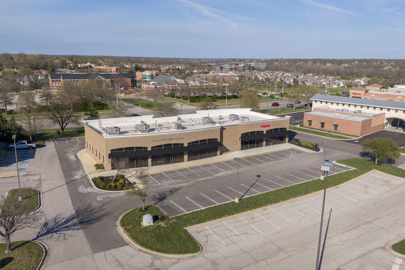4907-4917 Town Center Dr, Leawood, KS à louer Aérien- Image 1 de 11