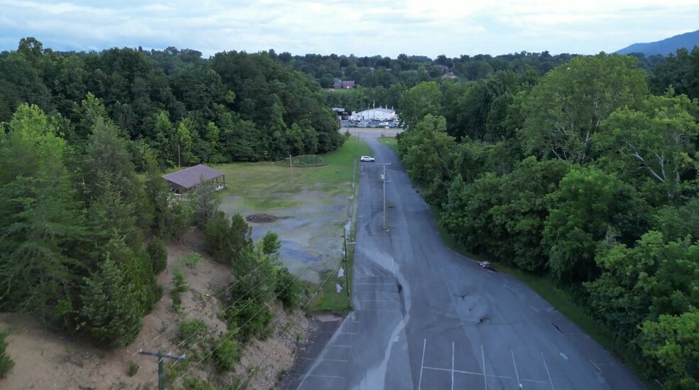 926 E Stone Dr, Kingsport, TN for sale - Building Photo - Image 3 of 7