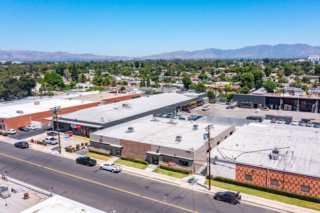 Plus de détails pour 13755-13761 Saticoy St, Panorama City, CA - Industriel à louer