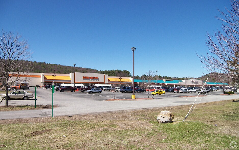 896 Putney Rd, Brattleboro, VT à louer - Photo du bâtiment - Image 3 de 16