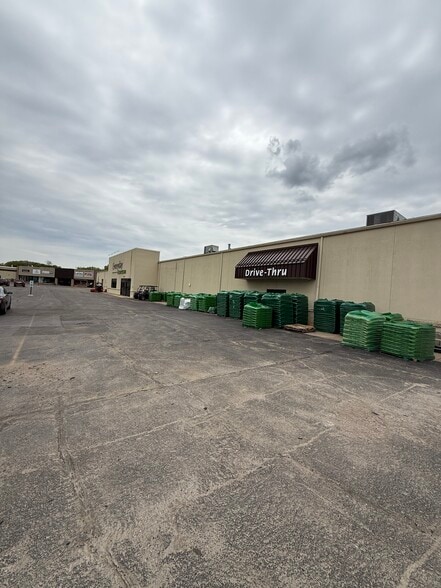 825 W Fulton St, Waupaca, WI for lease - Building Photo - Image 2 of 5