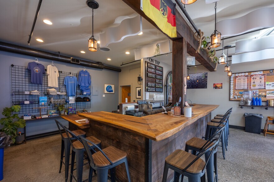 313-323 Princeton Ave, Half Moon Bay, CA à vendre - Photo du bâtiment - Image 3 de 17