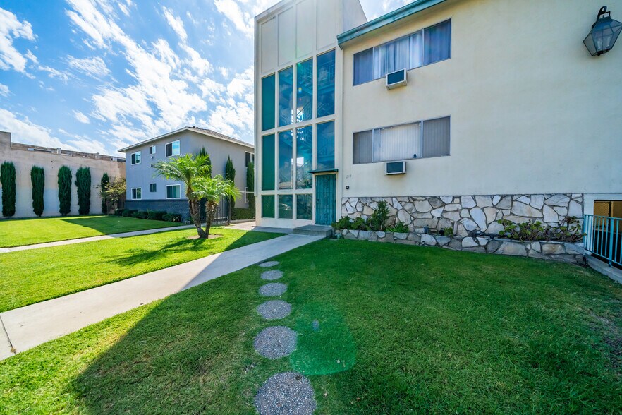 214 E Chevy Chase Dr, Glendale, CA for sale - Building Photo - Image 2 of 28