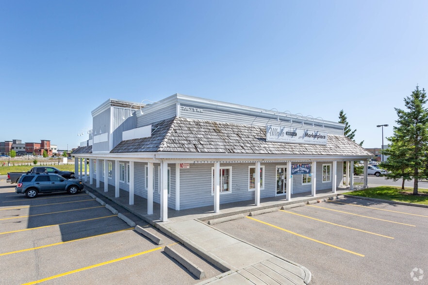 208 5th Ave W, Cochrane, AB for sale - Primary Photo - Image 1 of 2