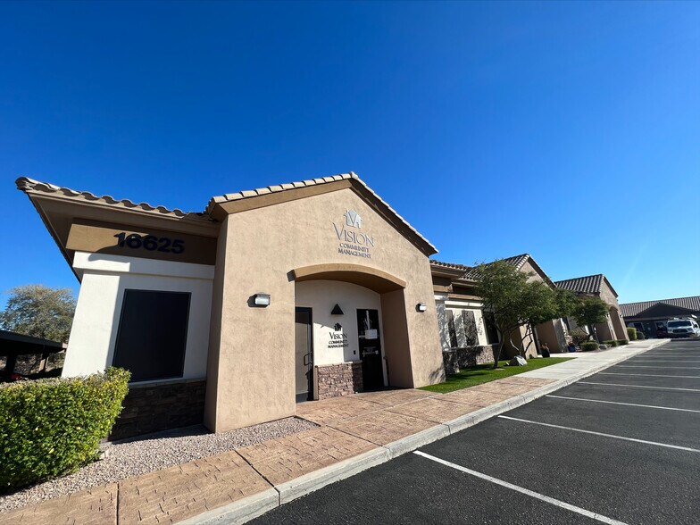 16725 S Desert Foothills Pky, Phoenix, AZ à vendre - Photo du bâtiment - Image 2 de 5