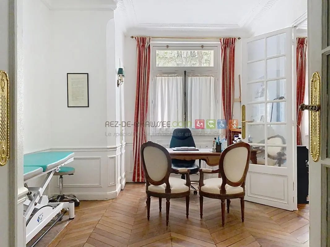 Office in Paris for sale Interior Photo- Image 1 of 10