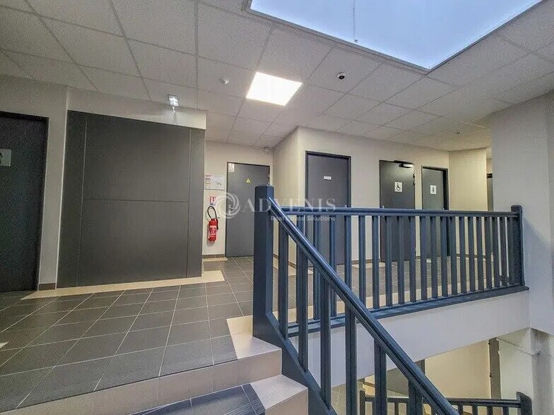 Bureau dans SAINT-OUEN-L'AUMONE à louer - Photo du bâtiment - Image 3 de 7