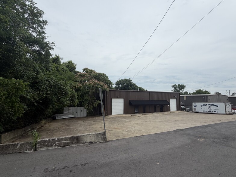 926 Old Dry Creek Rd, Madison, TN for lease - Building Photo - Image 2 of 3